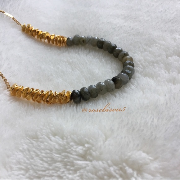 ✨Delicate Labradorite + 24K Gold Ruffle Necklace - Picture 5 of 8